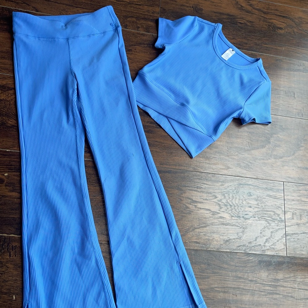 Yogalicious Blue Ribbed Flare Pants & Crop Top Set